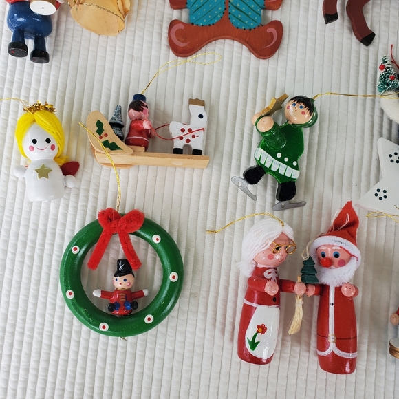 18 Wood Christmas Ornaments 2"-5" Vintage Green Red Wooden Holiday Santa Angel - Picture 2 of 10